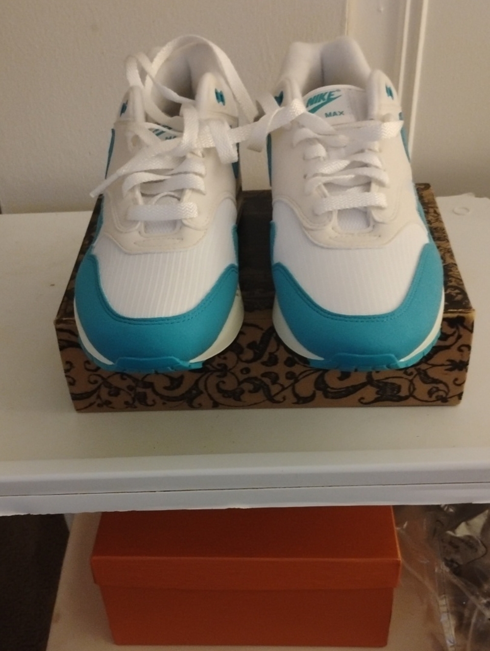 New Women's Nike White and Teal Air Max Casual Sneakers Size 9.5